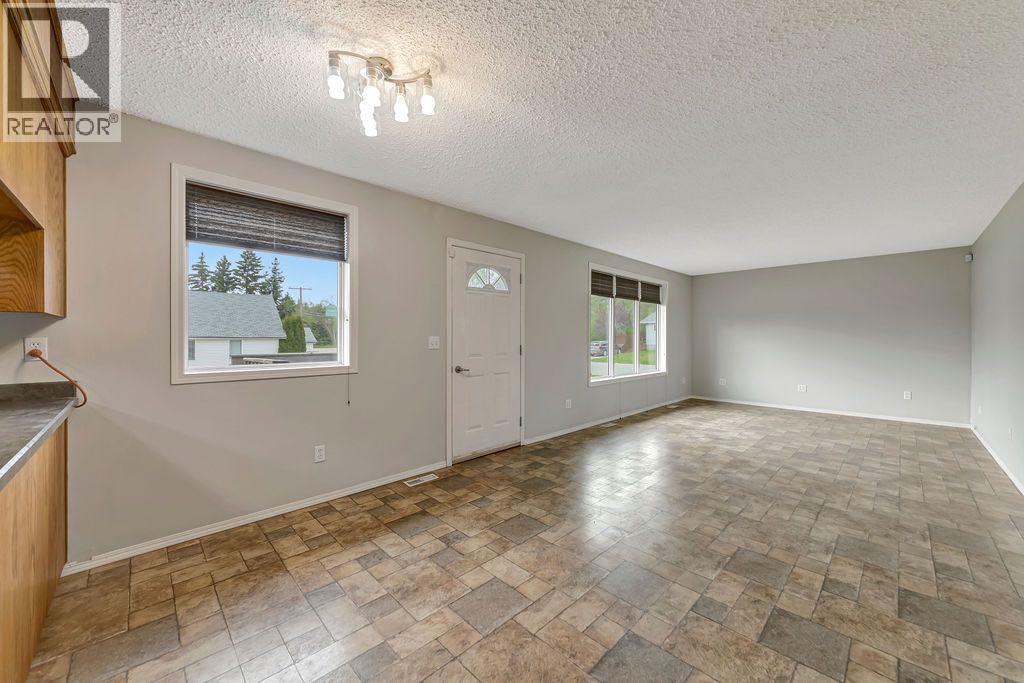 201 3 Avenue E, Neilburg, Saskatchewan  S0M 2C0 - Photo 10 - A2221876