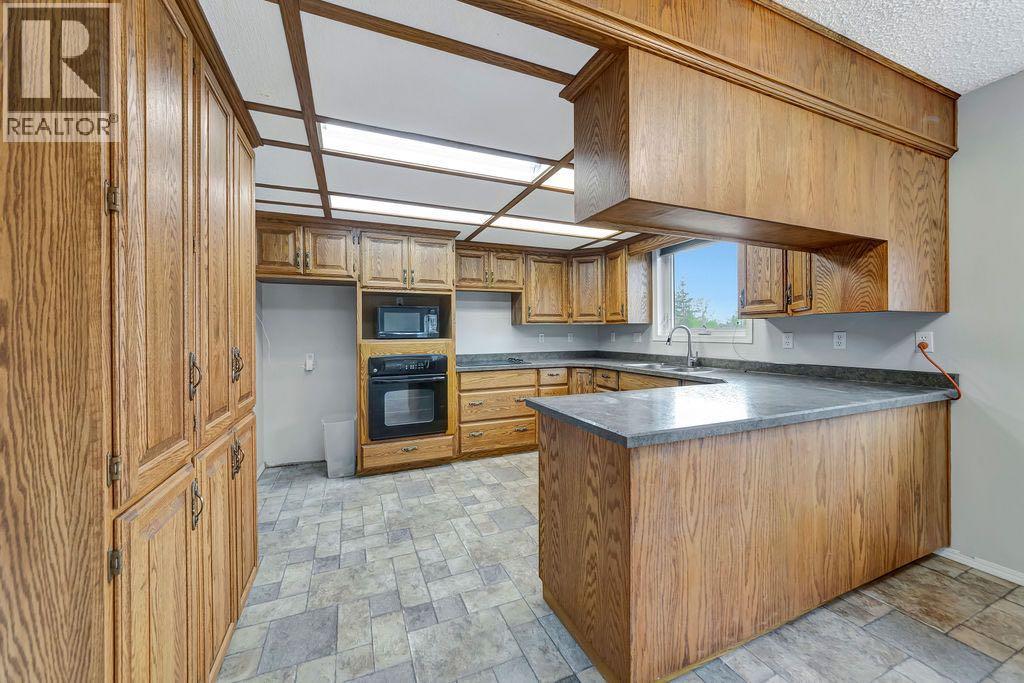 201 3 Avenue E, Neilburg, Saskatchewan  S0M 2C0 - Photo 9 - A2221876