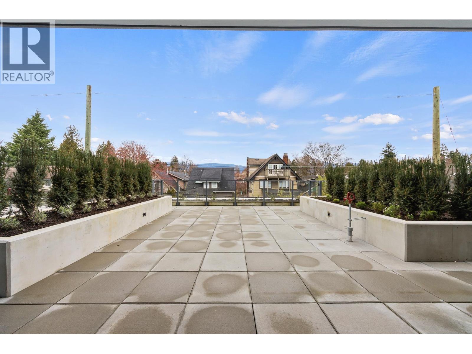 220 1981 Macdonald Street, Vancouver, British Columbia  V6K 0H9 - Photo 1 - R3098910