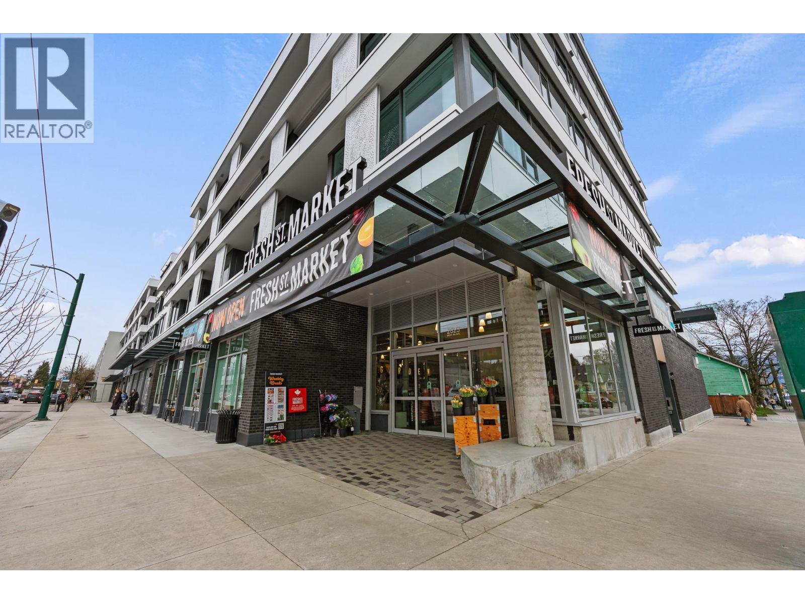 220 1981 Macdonald Street, Vancouver, British Columbia  V6K 0H9 - Photo 2 - R3098910