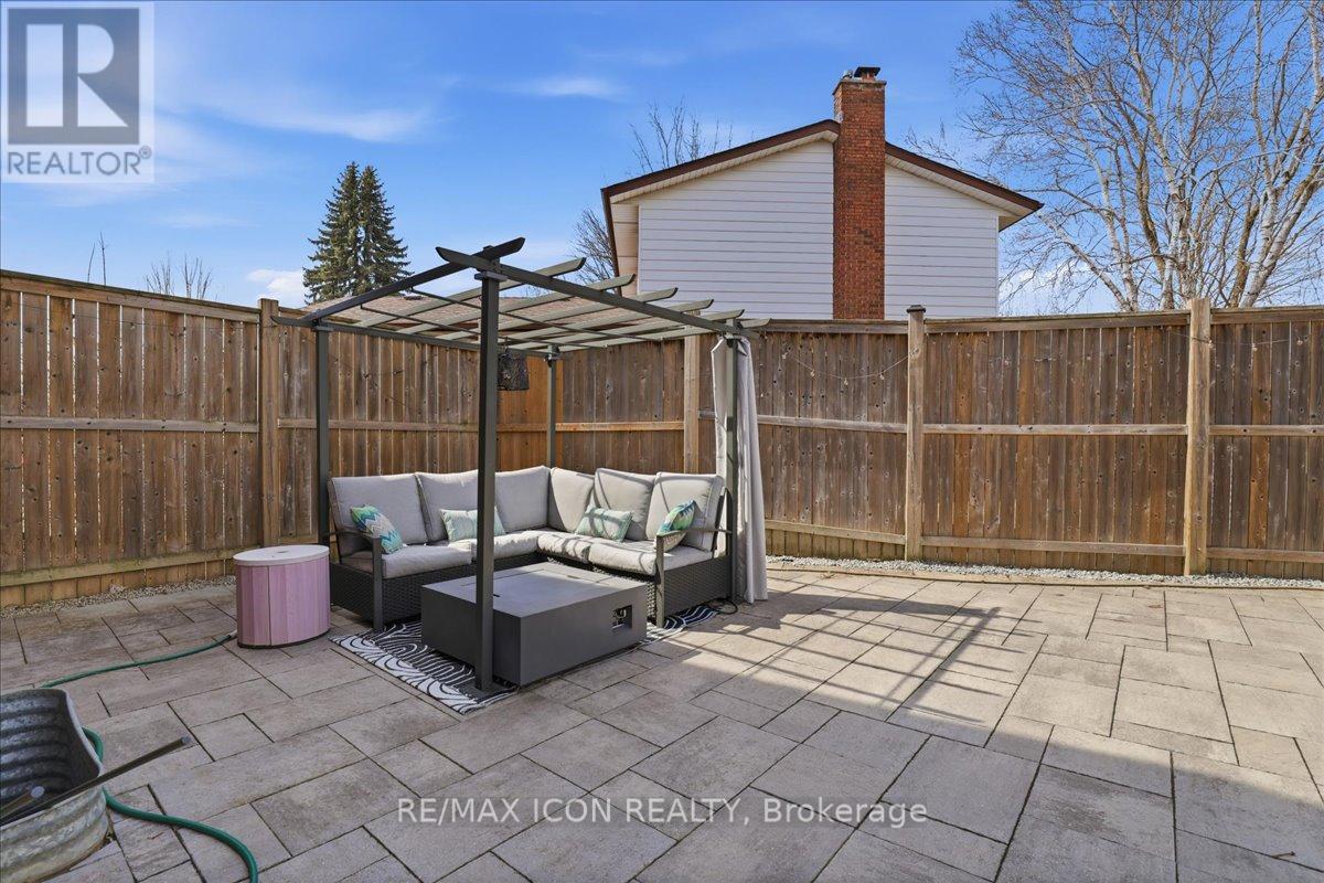 112 White Oak Place, Waterloo, Ontario  N2V 1B2 - Photo 33 - X12940322