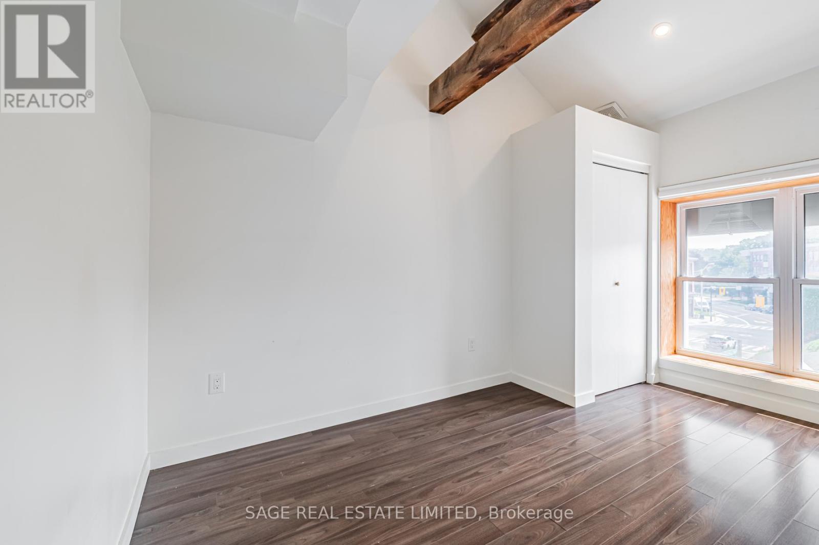 3 - 14 Cross Street, Hamilton, Ontario  L9H 2R4 - Photo 12 - X12940324