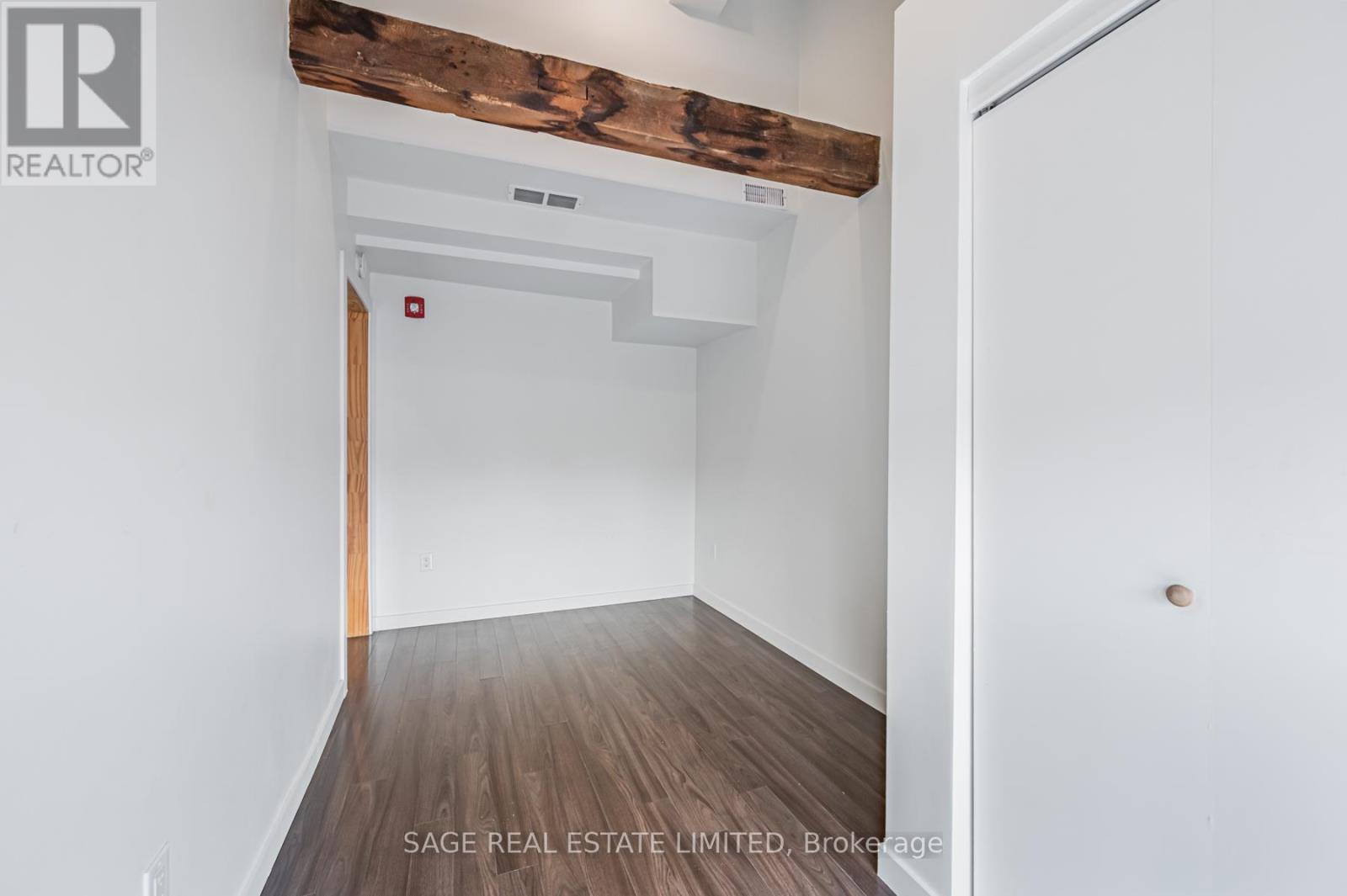 3 - 14 Cross Street, Hamilton, Ontario  L9H 2R4 - Photo 15 - X12940324