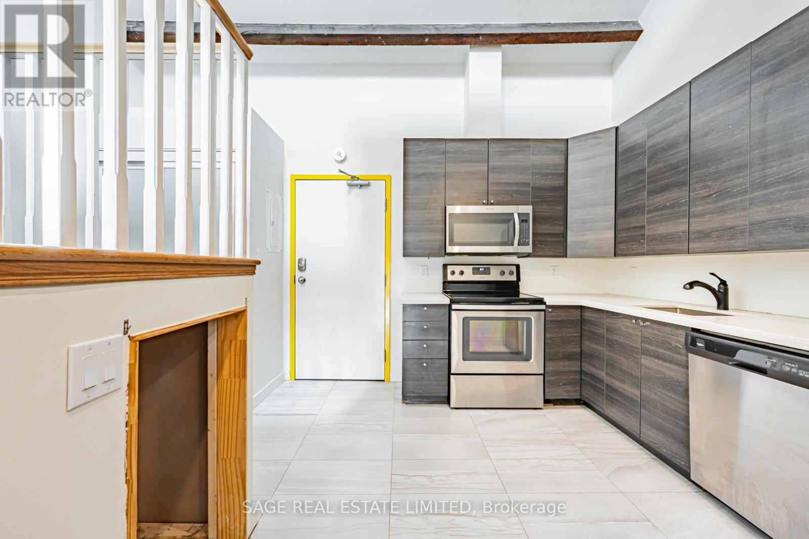 3 - 14 Cross Street, Hamilton, Ontario  L9H 2R4 - Photo 3 - X12940324