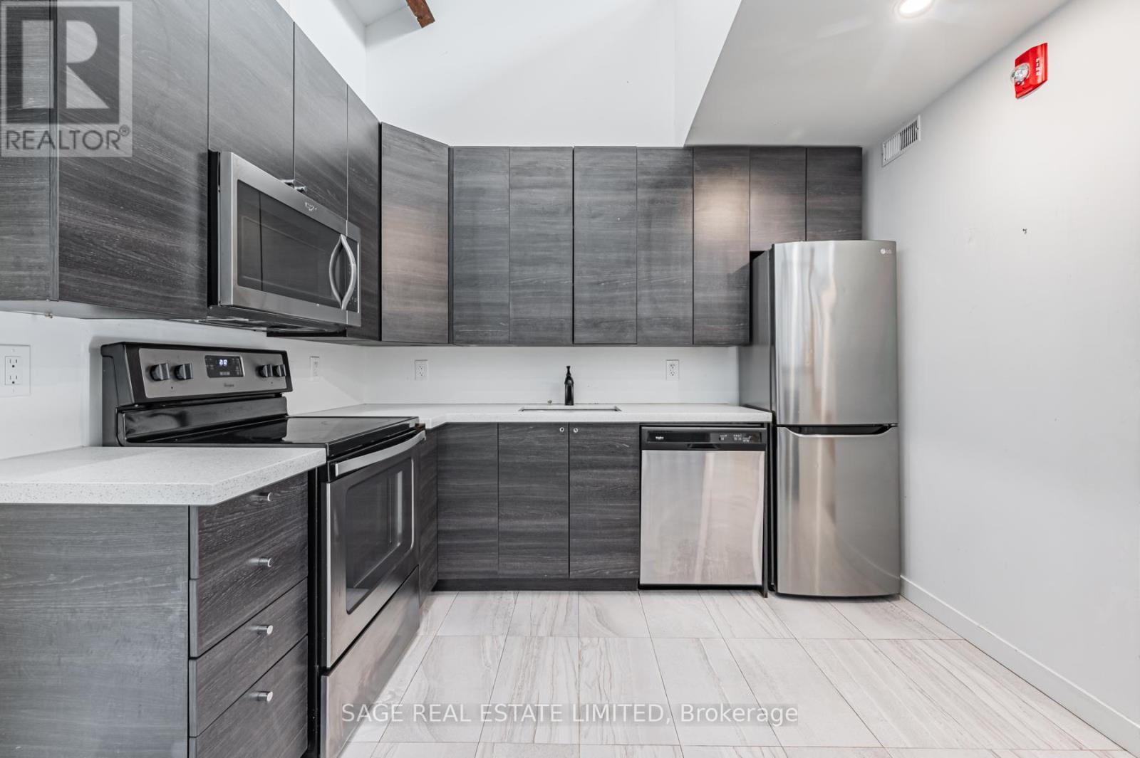 3 - 14 Cross Street, Hamilton, Ontario  L9H 2R4 - Photo 4 - X12940324