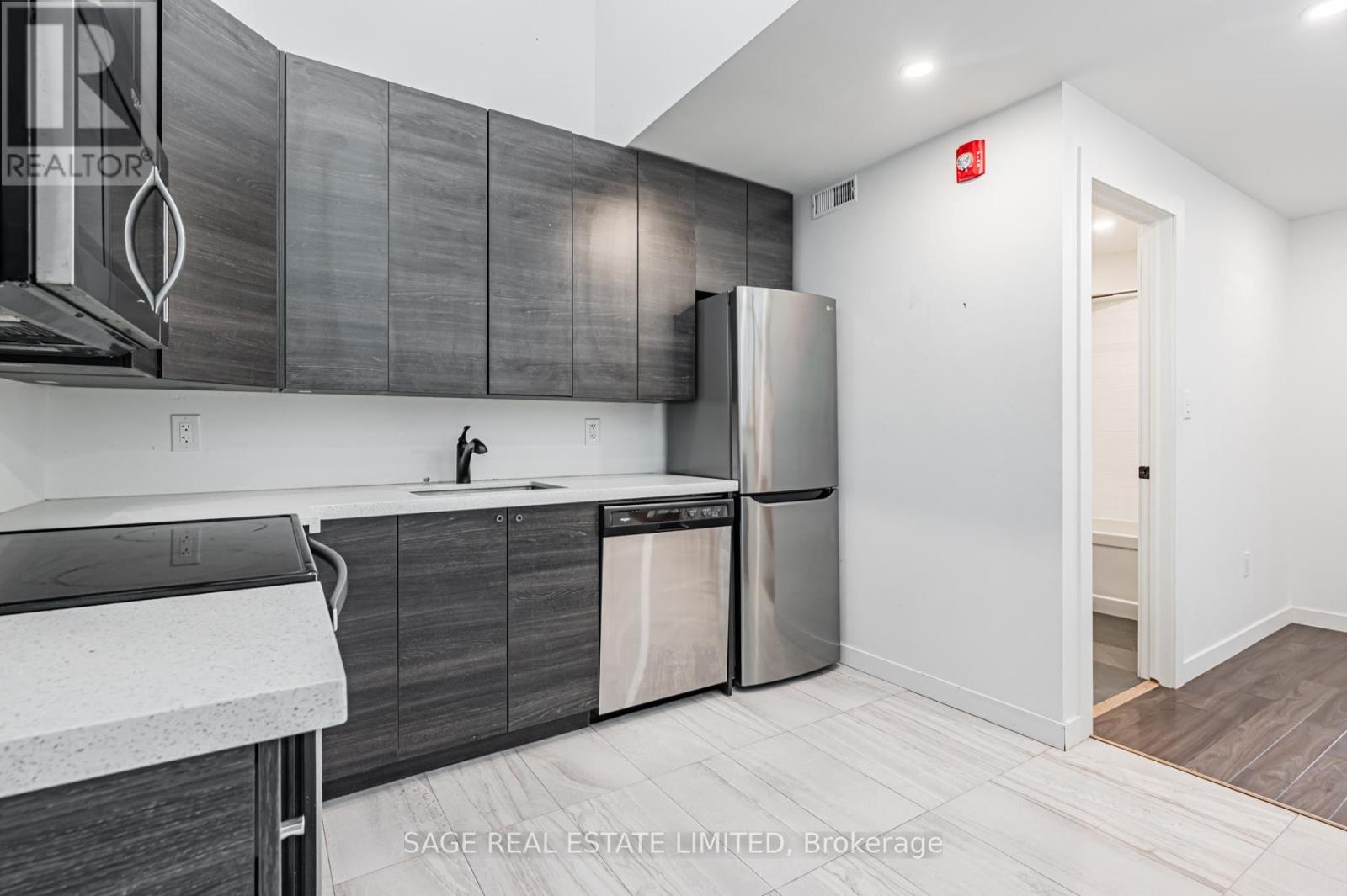 3 - 14 Cross Street, Hamilton, Ontario  L9H 2R4 - Photo 5 - X12940324