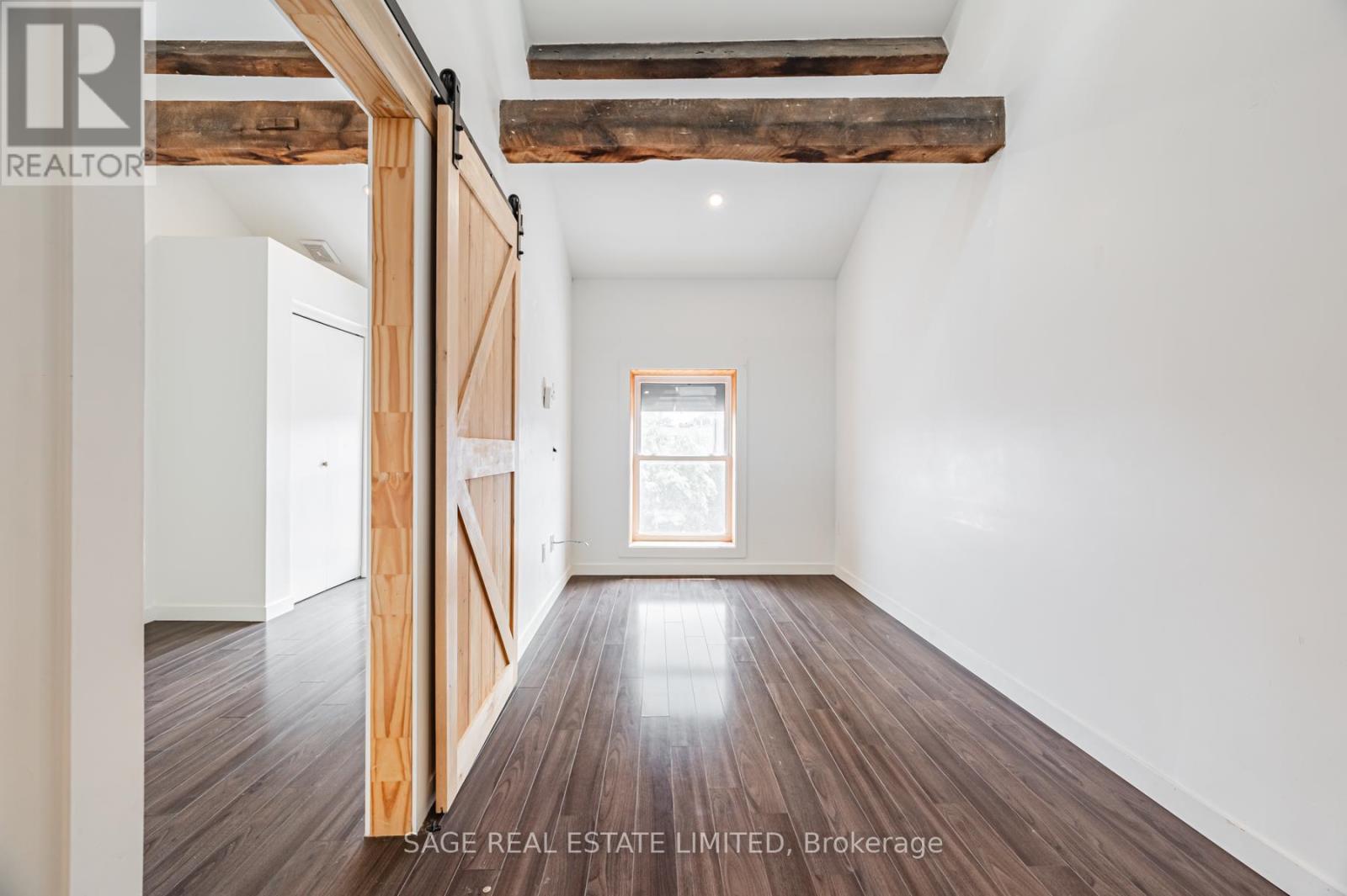 3 - 14 Cross Street, Hamilton, Ontario  L9H 2R4 - Photo 7 - X12940324