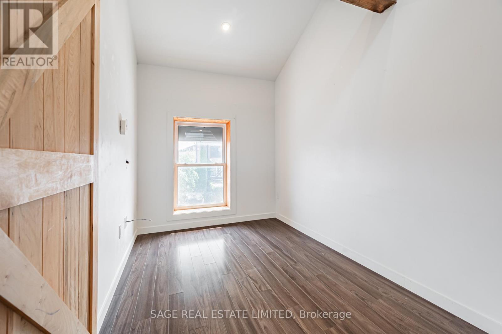 3 - 14 Cross Street, Hamilton, Ontario  L9H 2R4 - Photo 8 - X12940324