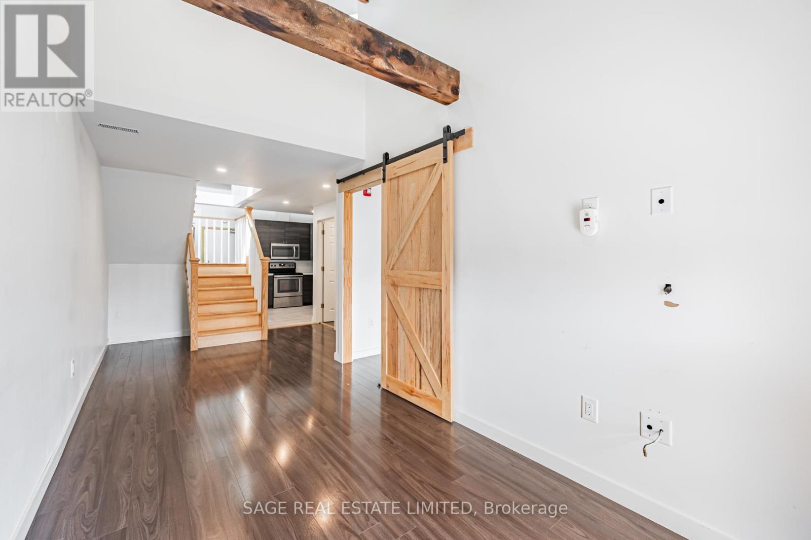 3 - 14 Cross Street, Hamilton, Ontario  L9H 2R4 - Photo 9 - X12940324