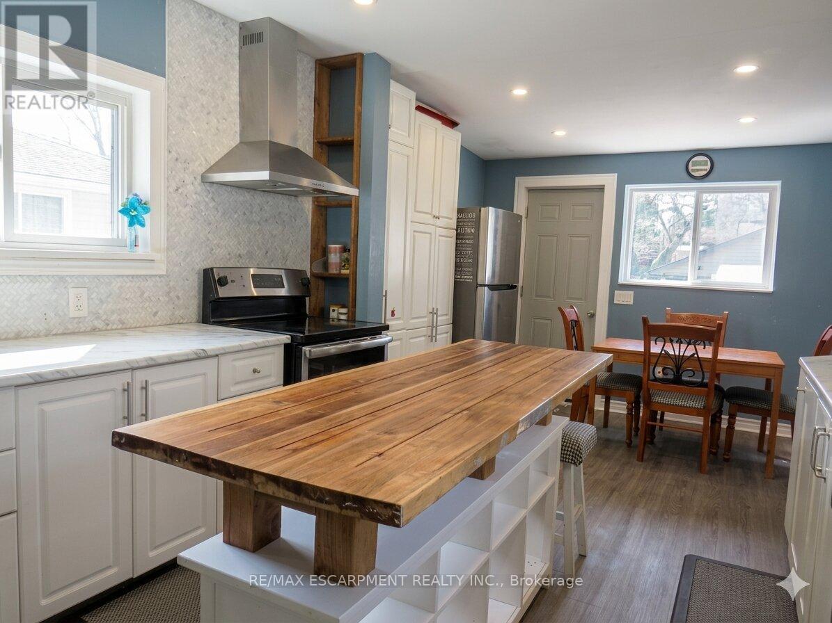 54 Edinburgh Avenue, Hamilton, Ontario  L8H 2C5 - Photo 3 - X12940330