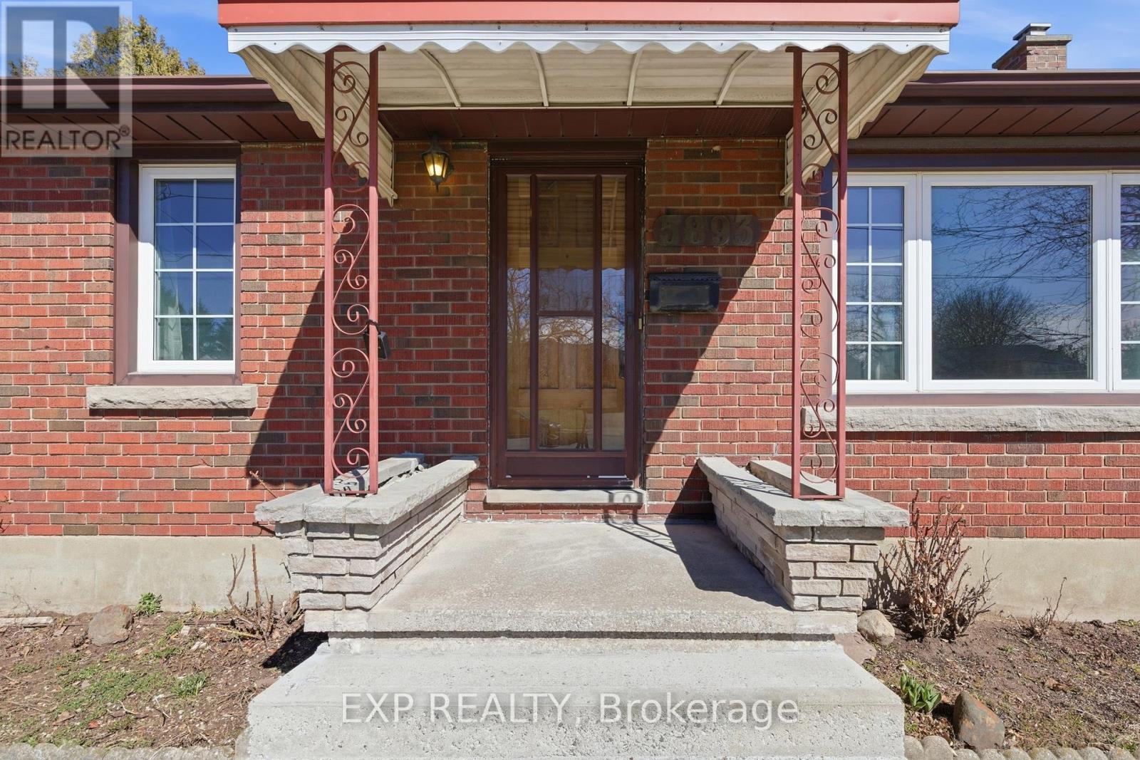 5893 Carman Street, Niagara Falls, Ontario  L2J 1S2 - Photo 5 - X12940386