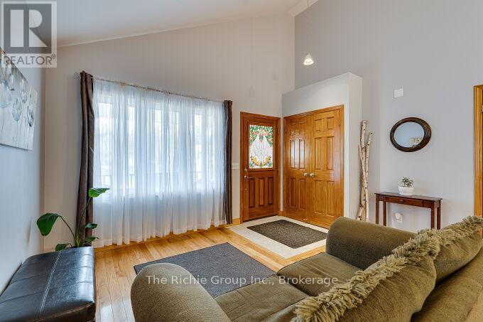 624 Cedar Street W, Shelburne, Ontario  L9V 2W6 - Photo 4 - X12940404