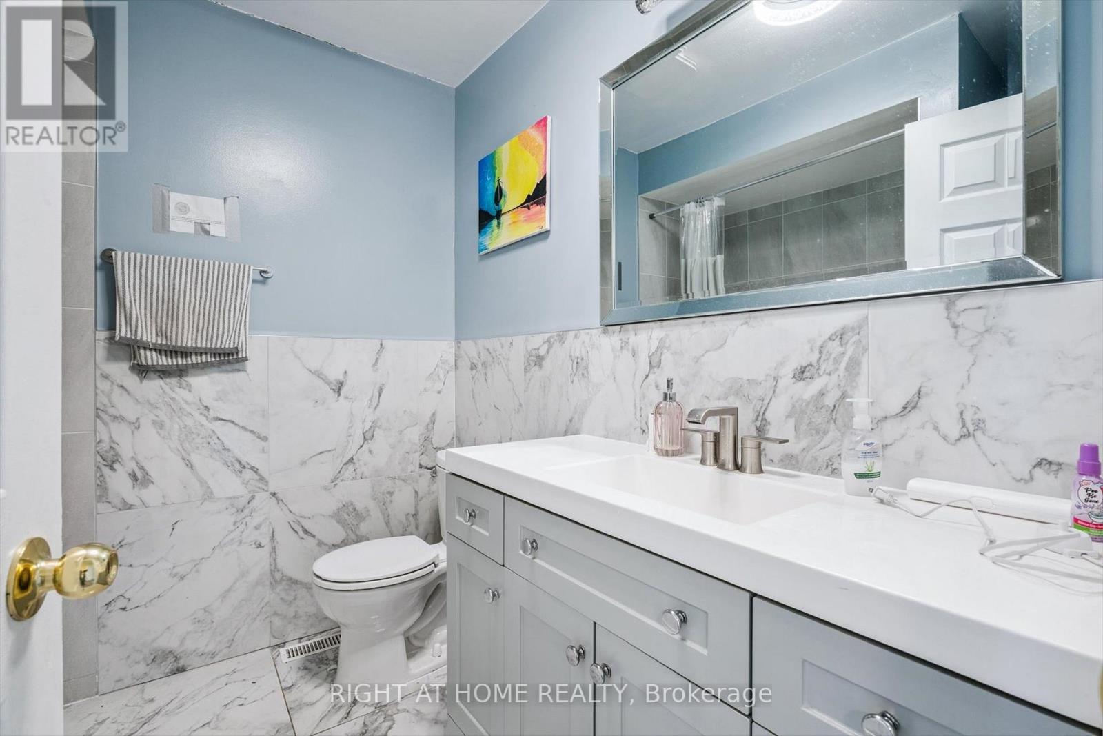 1070 Queens Avenue, Oakville, Ontario  L6H 2B5 - Photo 21 - W12819846