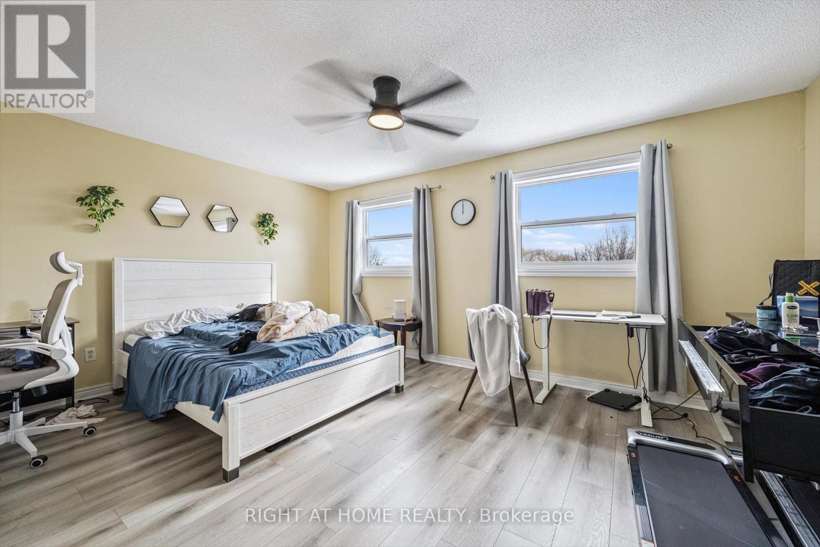 1070 Queens Avenue, Oakville, Ontario  L6H 2B5 - Photo 17 - W12819846