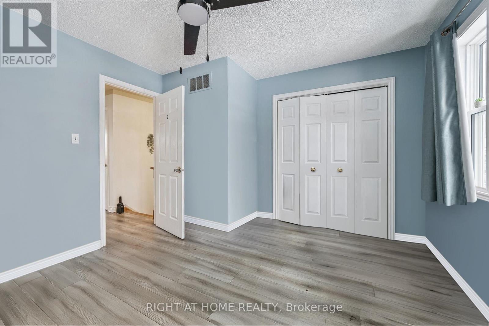 1070 Queens Avenue, Oakville, Ontario  L6H 2B5 - Photo 25 - W12819846