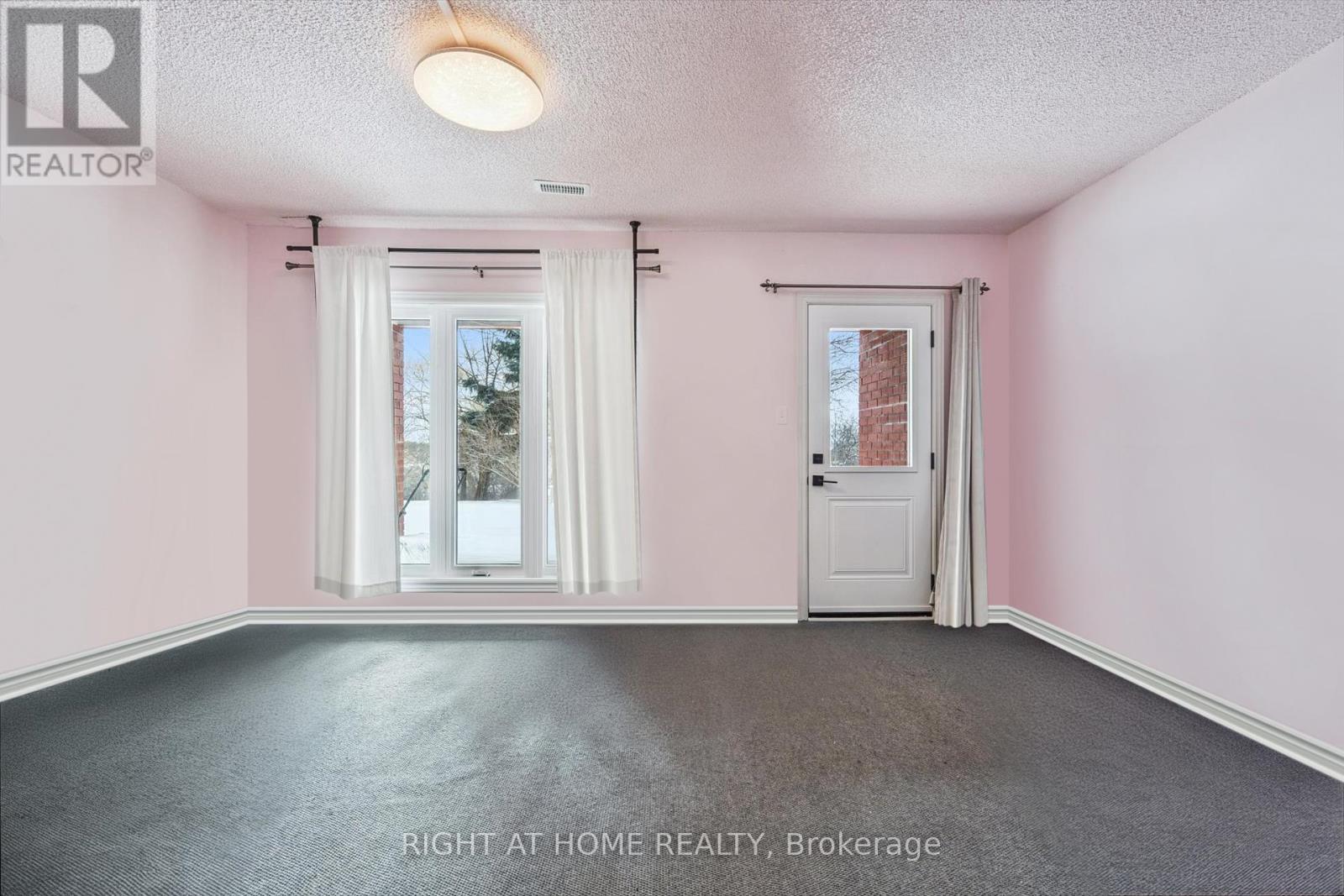 1070 Queens Avenue, Oakville, Ontario  L6H 2B5 - Photo 32 - W12819846