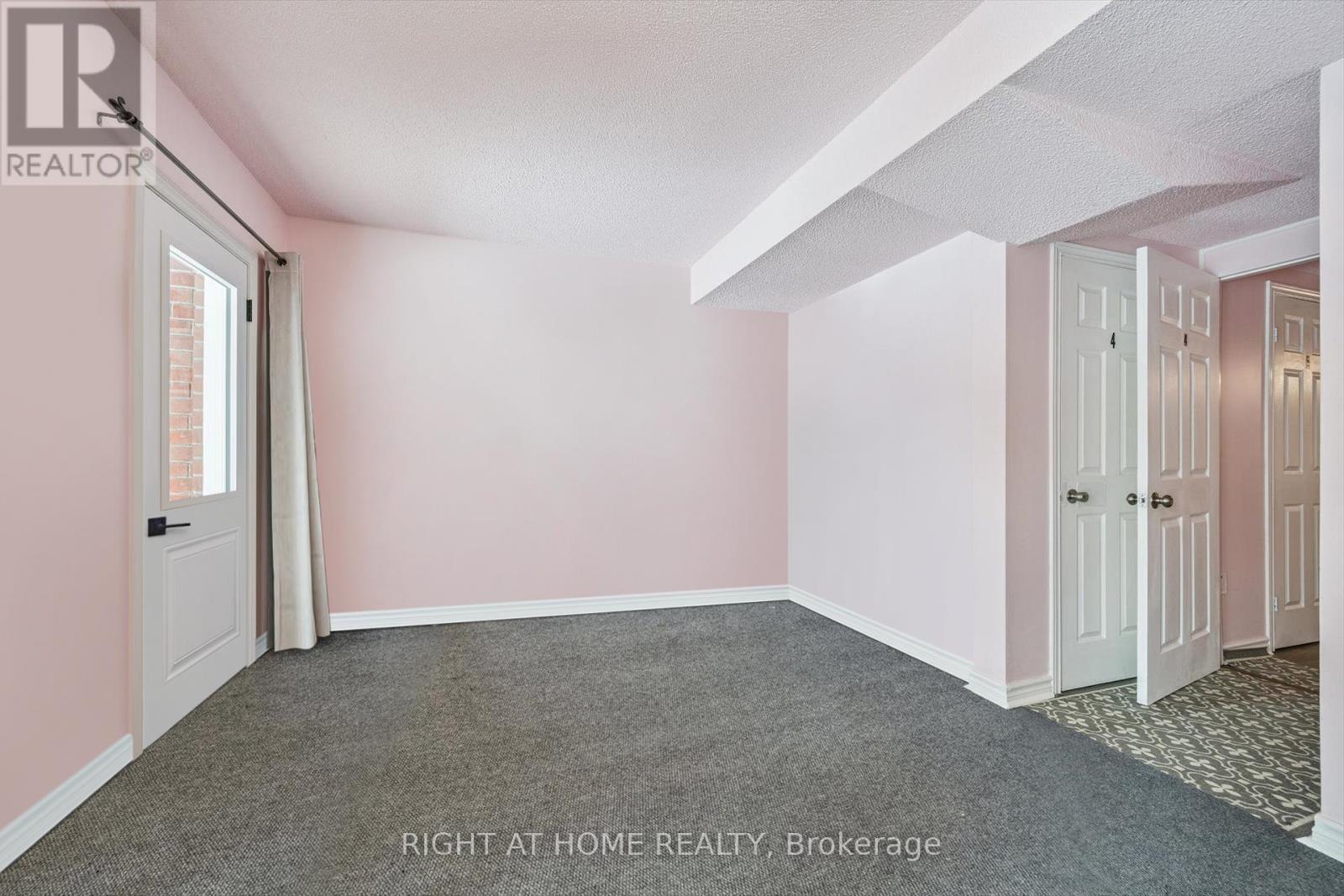 1070 Queens Avenue, Oakville, Ontario  L6H 2B5 - Photo 34 - W12819846