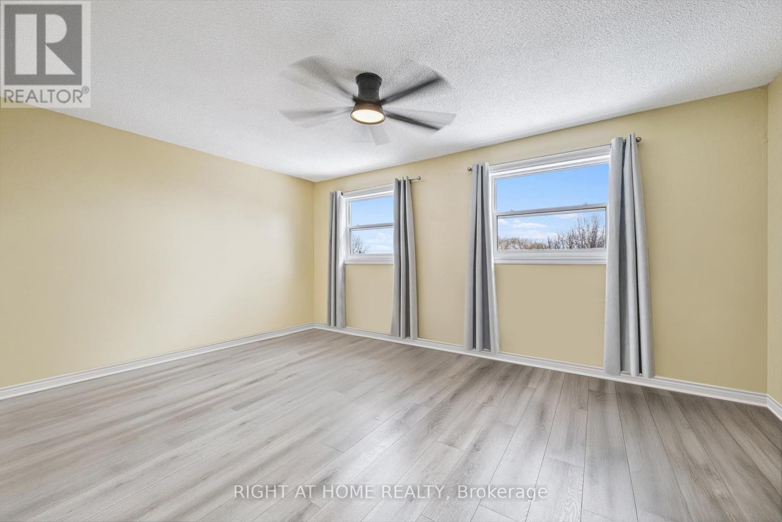 1070 Queens Avenue, Oakville, Ontario  L6H 2B5 - Photo 18 - W12819846