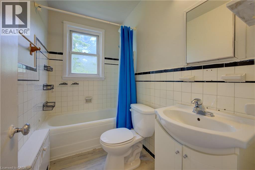 141 Chapel Street Unit# 13, Kitchener, Ontario  N2H 2T6 - Photo 12 - 40816281