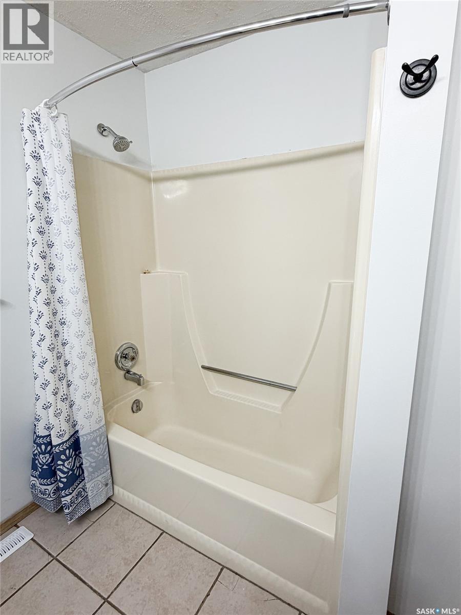 503 6th Avenue W, Meadow Lake, Saskatchewan  S9X 1B9 - Photo 18 - SK031732