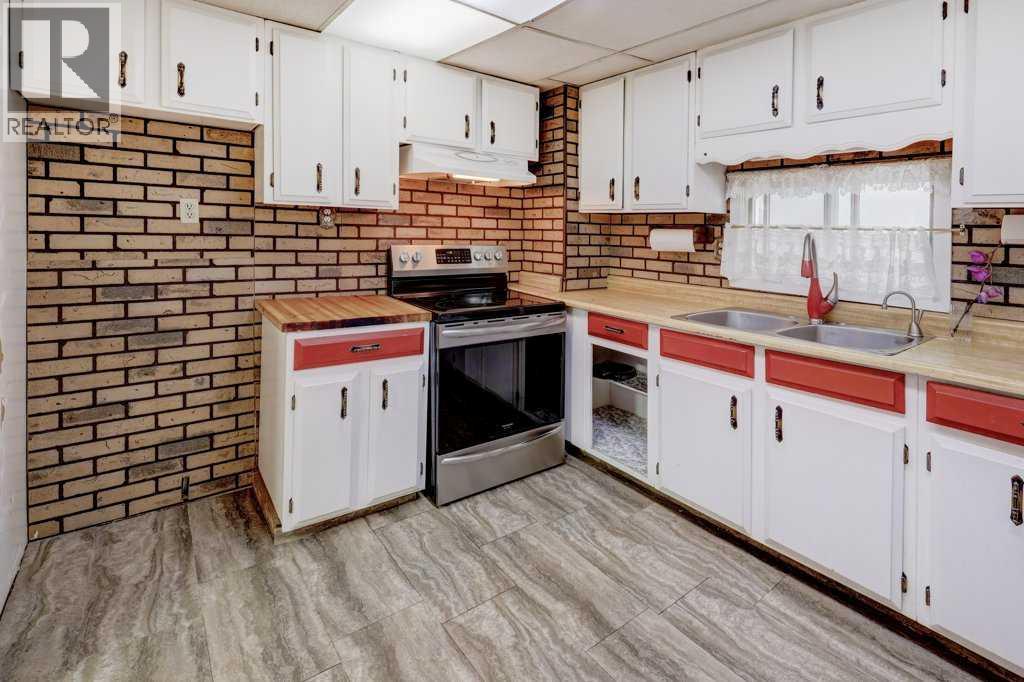 221 31 Avenue NE, Calgary, Alberta  T2E 2G1 - Photo 9 - A2274160