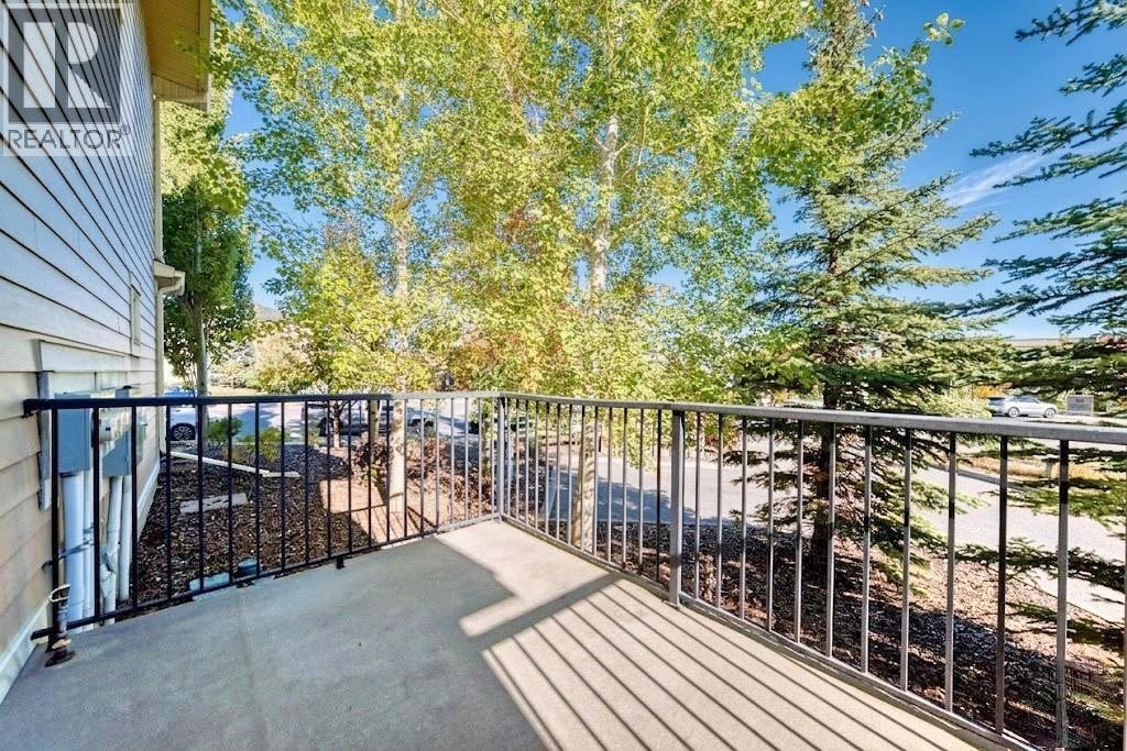 12 Cougar Ridge Landing SW, Calgary, Alberta  T3H 0X8 - Photo 6 - A2277045