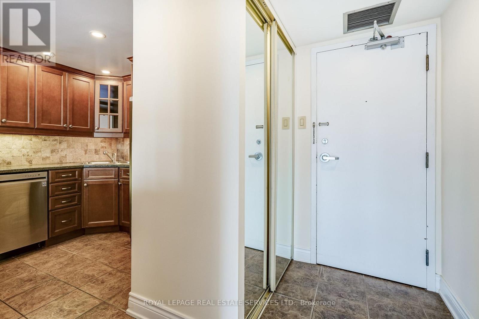 413 - 705 King Street W, Toronto, Ontario  M5V 2W8 - Photo 4 - C12939430