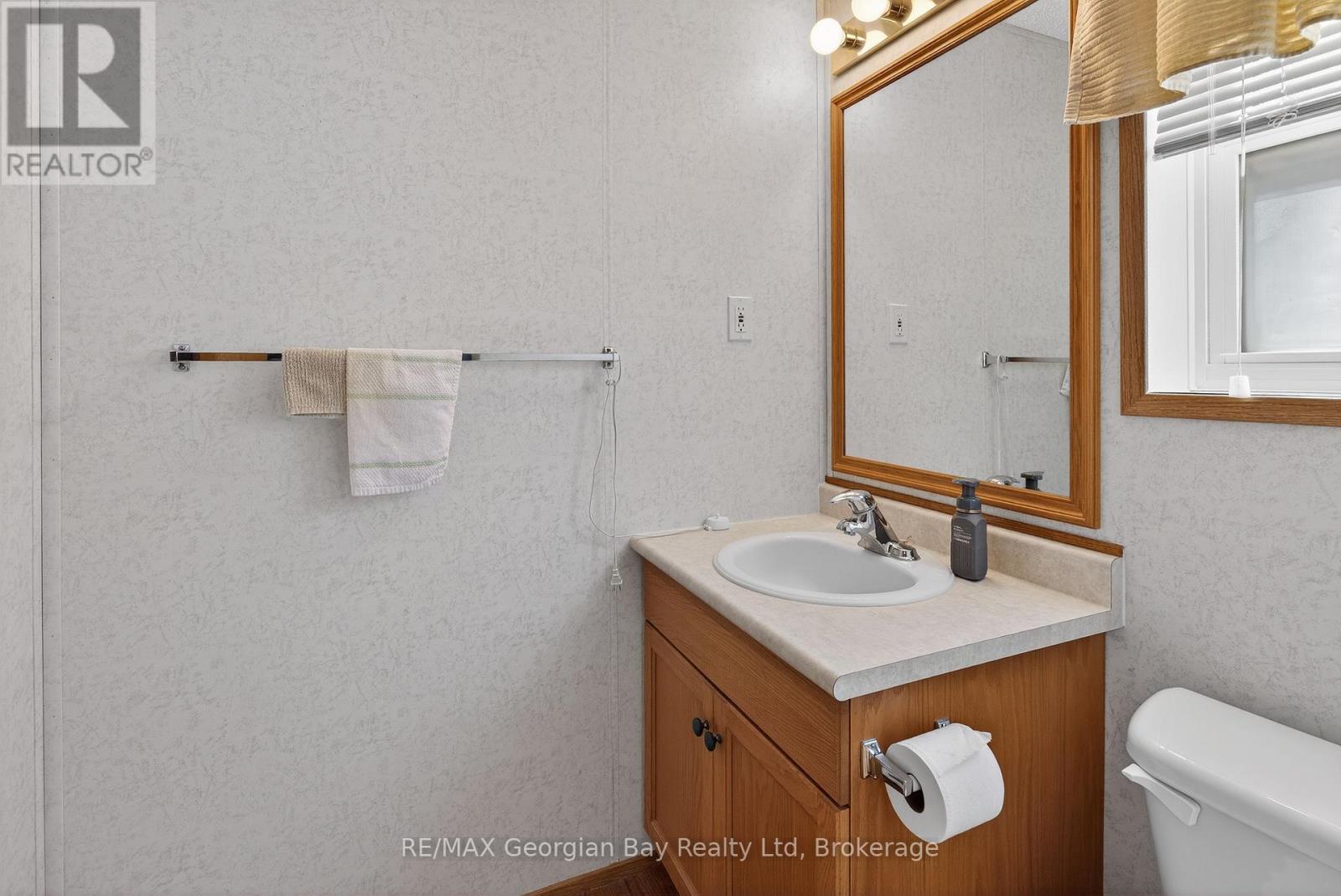 43 Highland Ave - 5411 Elliott Side Road, Tay, Ontario  L4R 4K3 - Photo 15 - S12940546