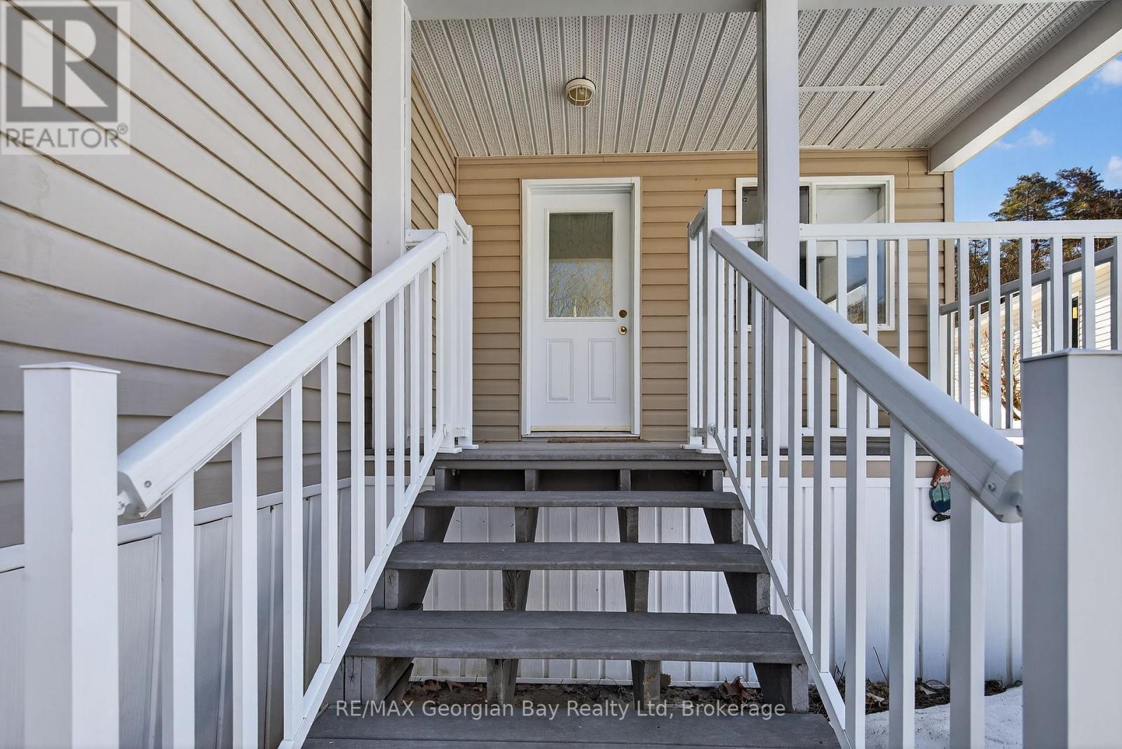 43 Highland Ave - 5411 Elliott Side Road, Tay, Ontario  L4R 4K3 - Photo 2 - S12940546