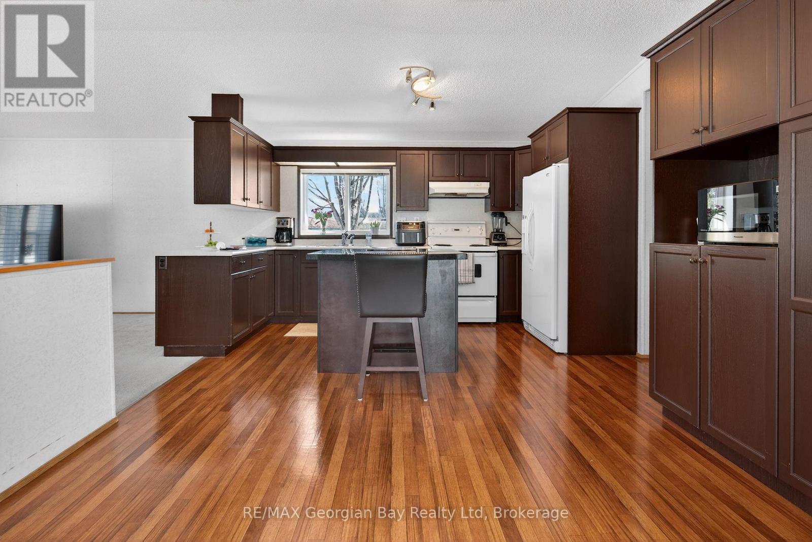 43 Highland Ave - 5411 Elliott Side Road, Tay, Ontario  L4R 4K3 - Photo 5 - S12940546