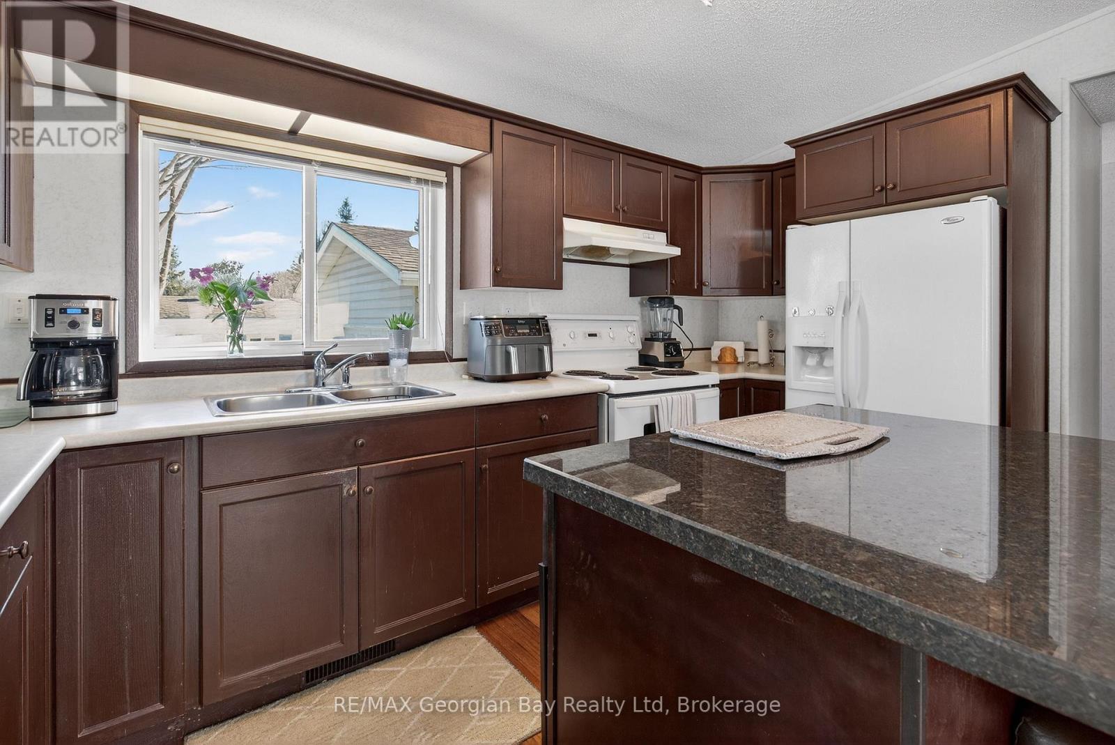 43 Highland Ave - 5411 Elliott Side Road, Tay, Ontario  L4R 4K3 - Photo 8 - S12940546