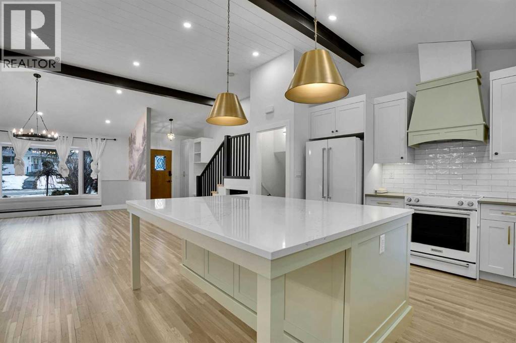 64 Hartford Road NW, Calgary, Alberta  T2K 2A5 - Photo 2 - A2291080