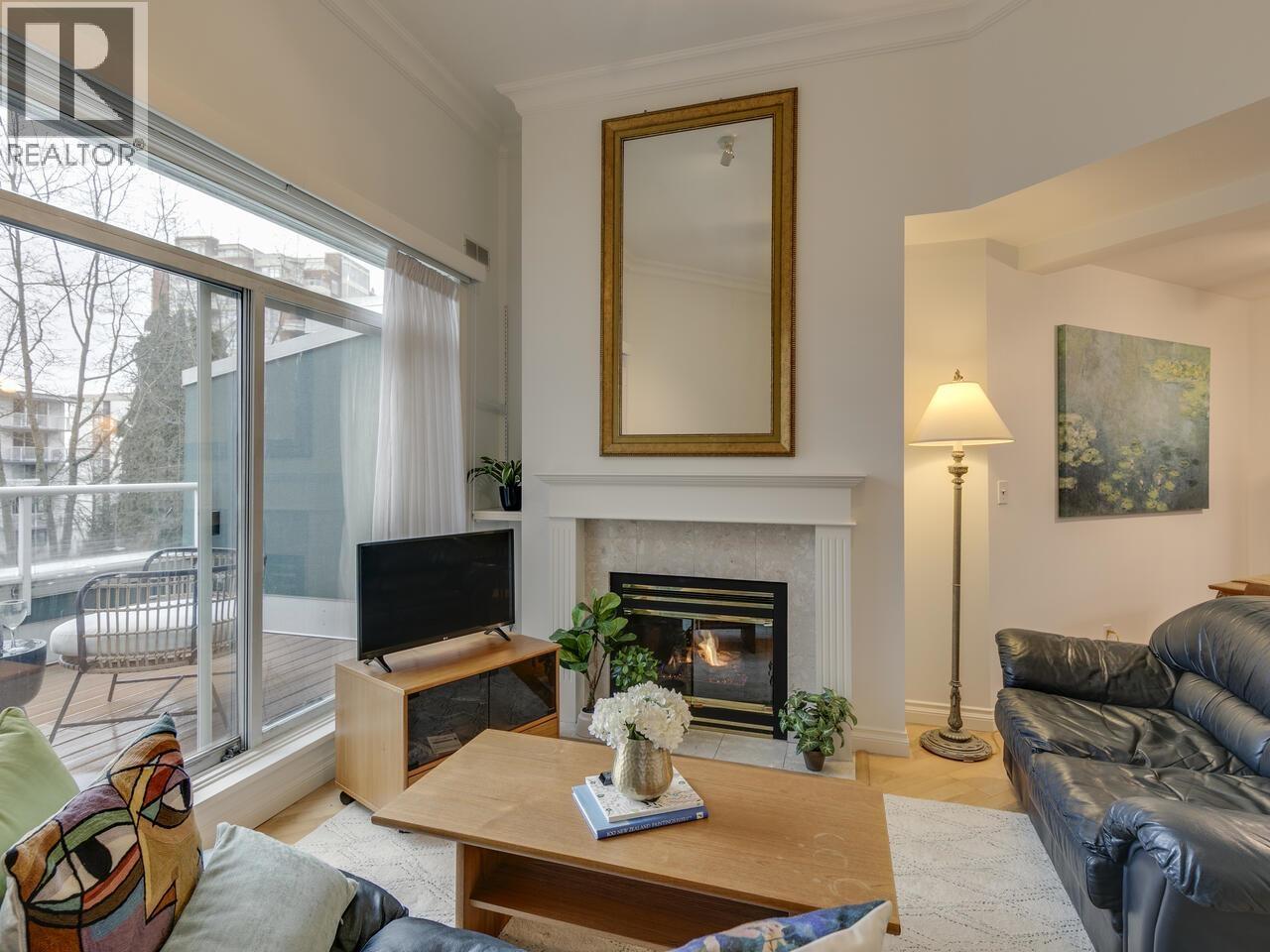 414 128 W 8th Street, North Vancouver, British Columbia  V7M 3M1 - Photo 1 - R3105362