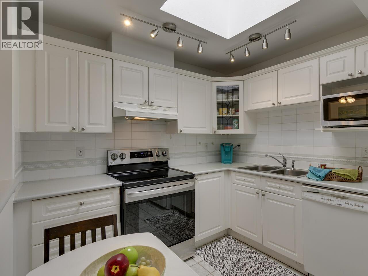 414 128 W 8th Street, North Vancouver, British Columbia  V7M 3M1 - Photo 10 - R3105362