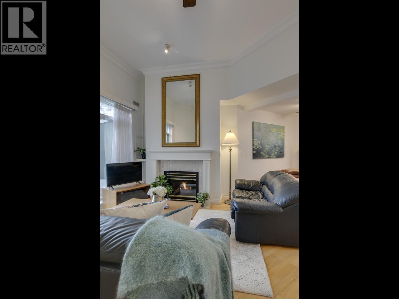 414 128 W 8th Street, North Vancouver, British Columbia  V7M 3M1 - Photo 4 - R3105362