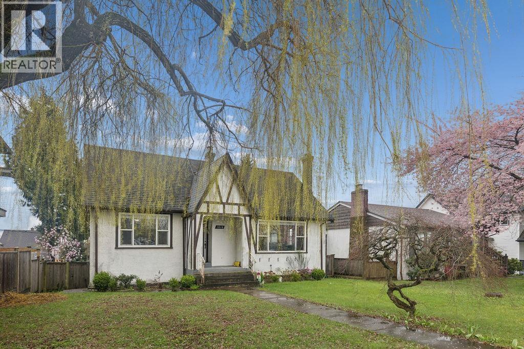 1810 Tenth Avenue, New Westminster, British Columbia  V3M 3J5 - Photo 1 - R3105344