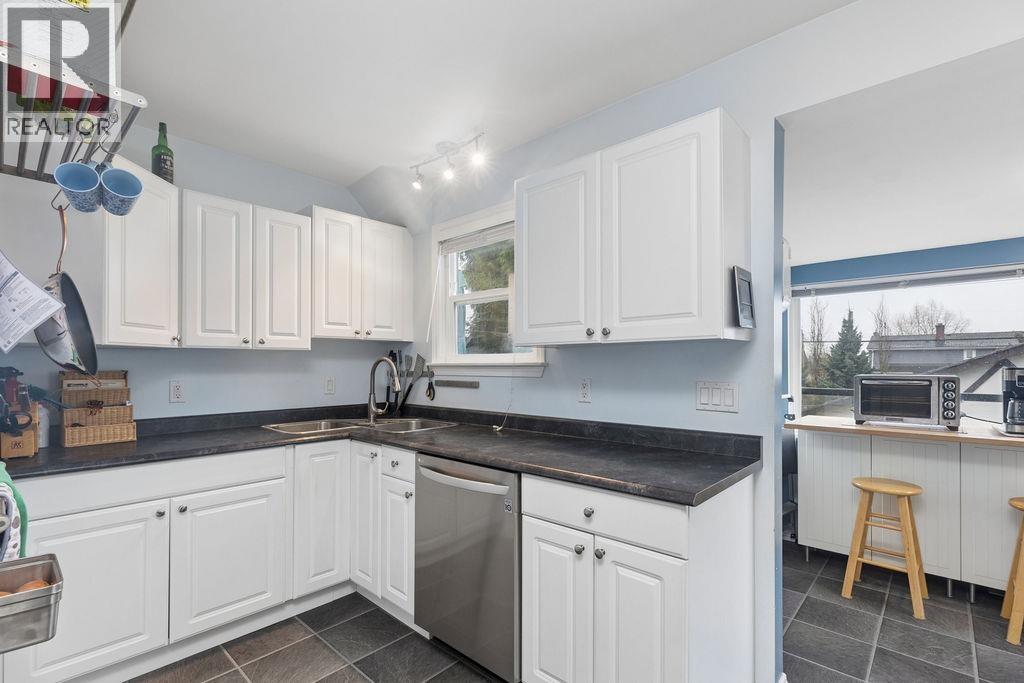 1810 Tenth Avenue, New Westminster, British Columbia  V3M 3J5 - Photo 8 - R3105344