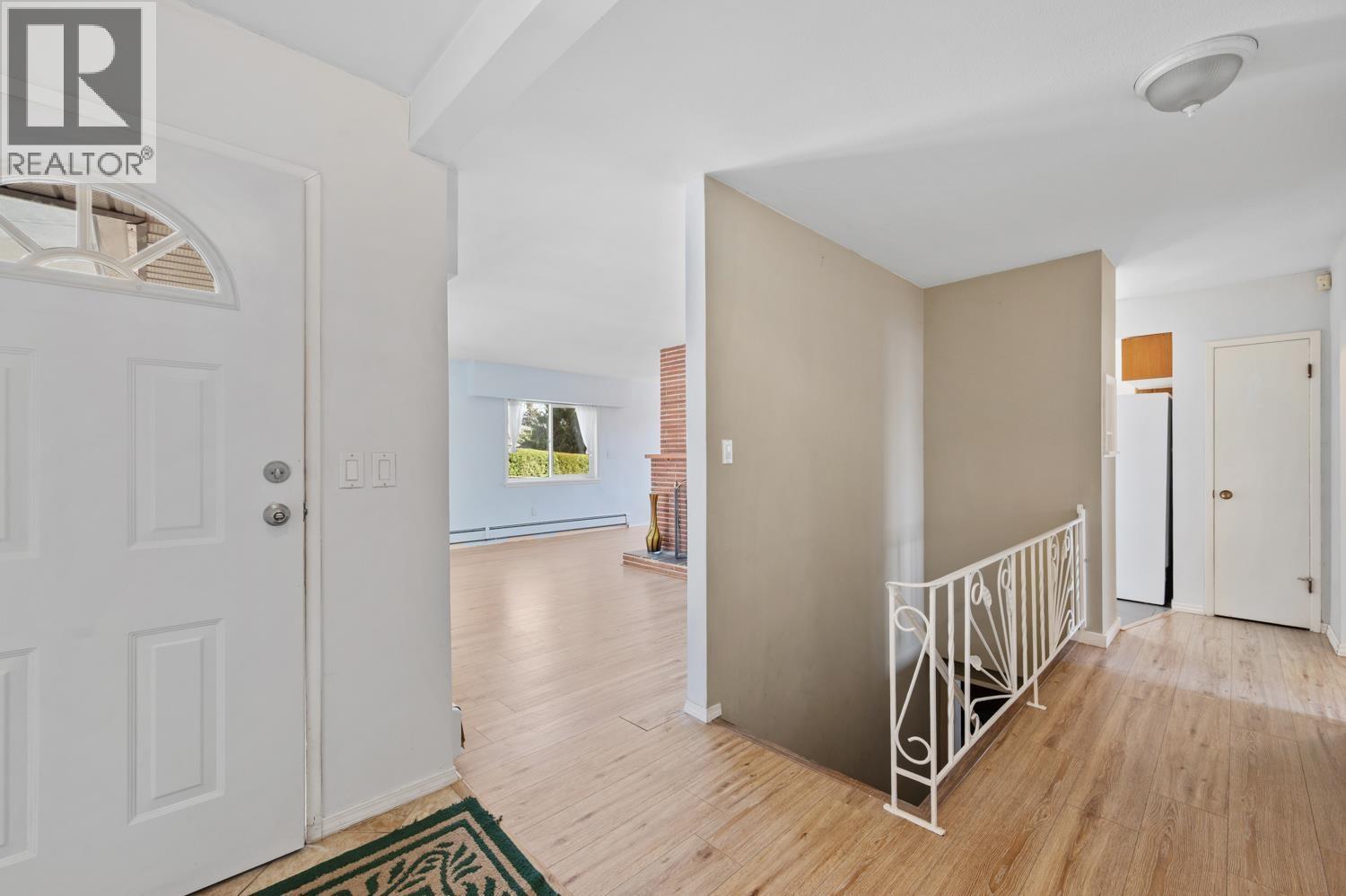 320 Walker Street, Coquitlam, British Columbia  V3K 4C9 - Photo 2 - R3105395