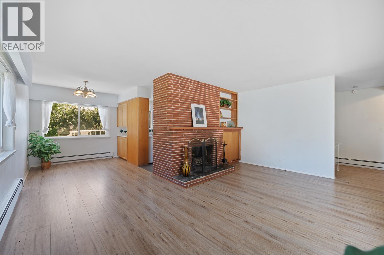 320 Walker Street, Coquitlam, British Columbia  V3K 4C9 - Photo 5 - R3105395