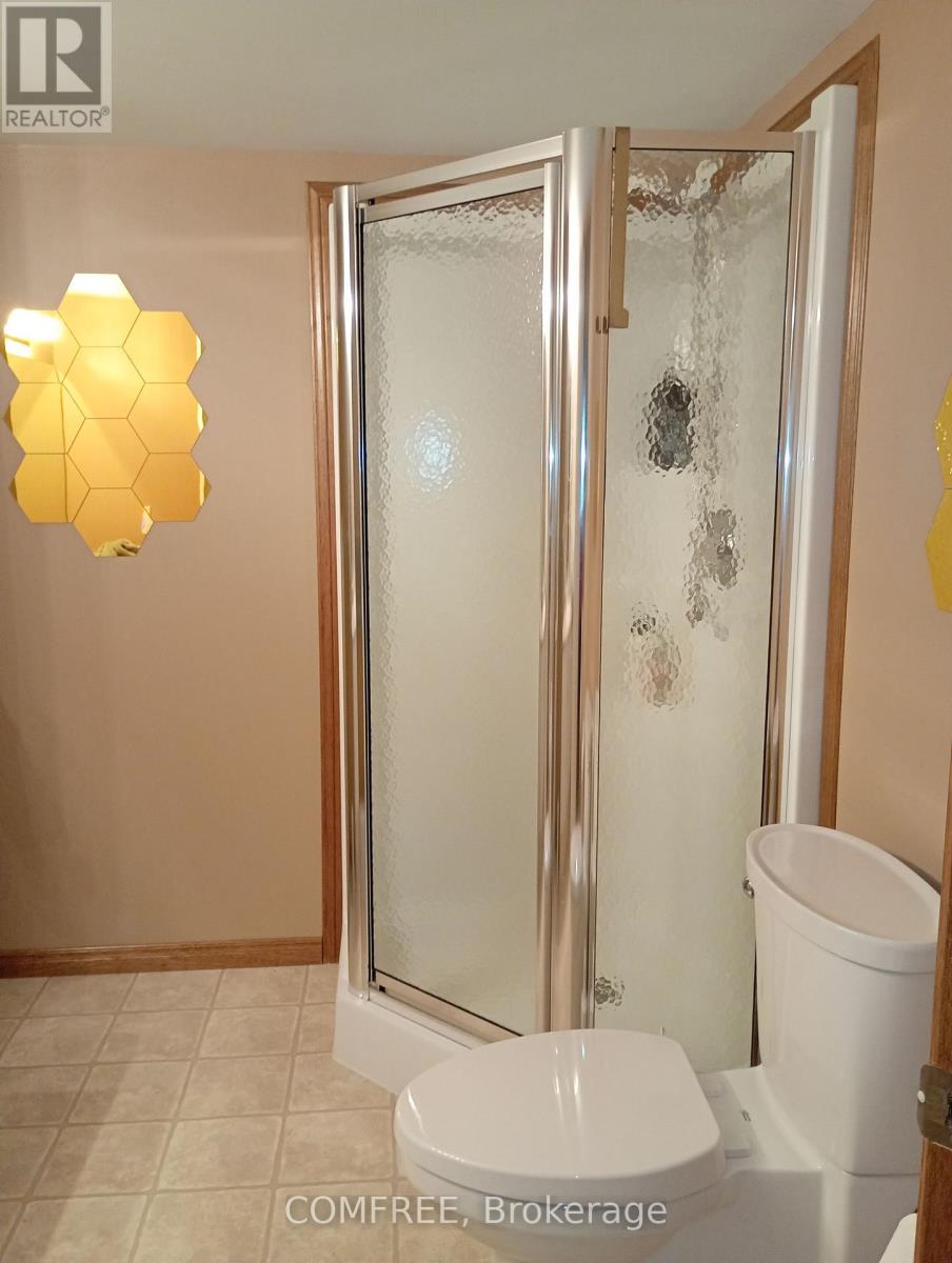 35 Tanya Drive, Southwest Middlesex, Ontario  N0L 1M0 - Photo 24 - X12940524