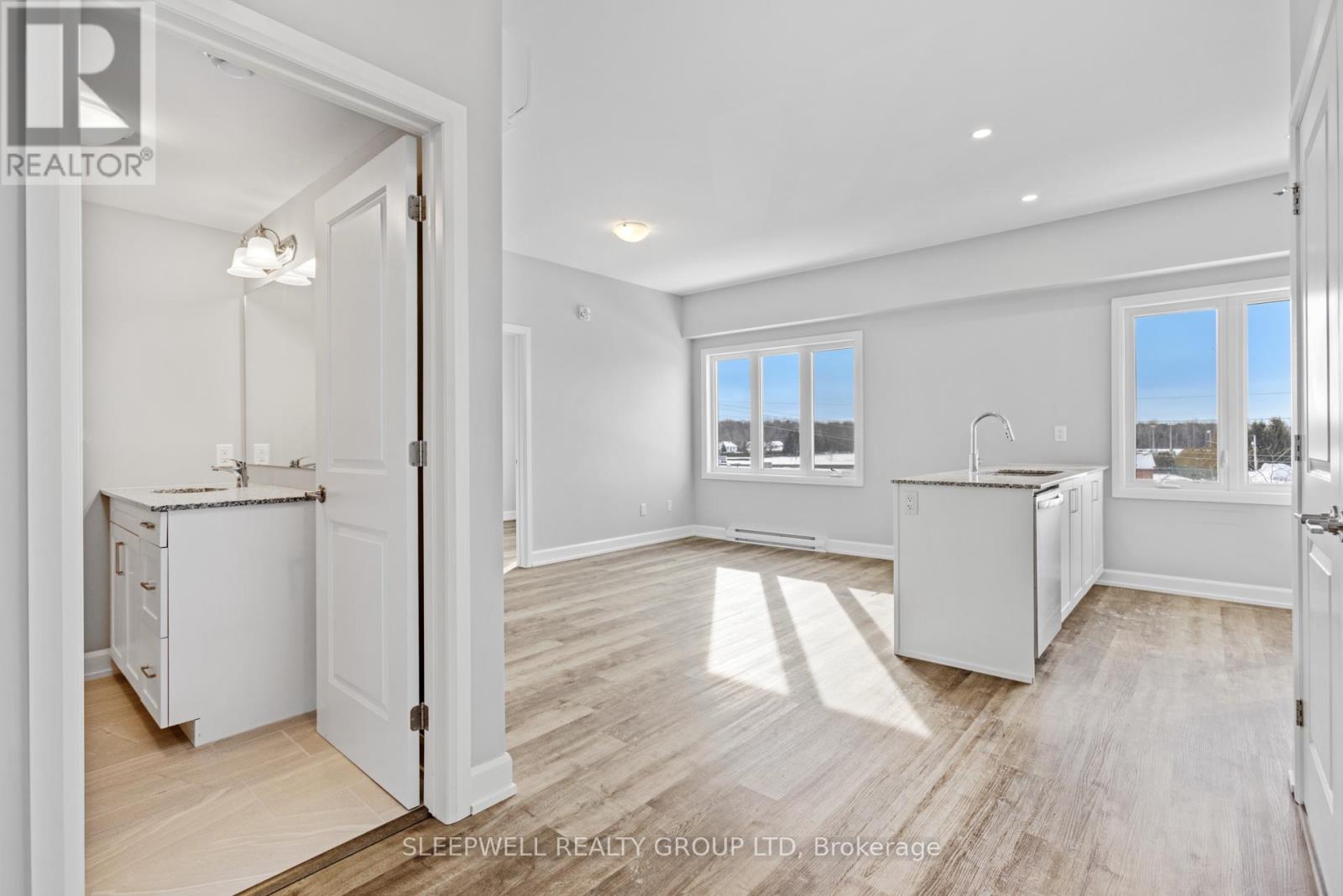 305 - 979 North Russell Road, Russell, Ontario  K4R 0L9 - Photo 3 - X12940562