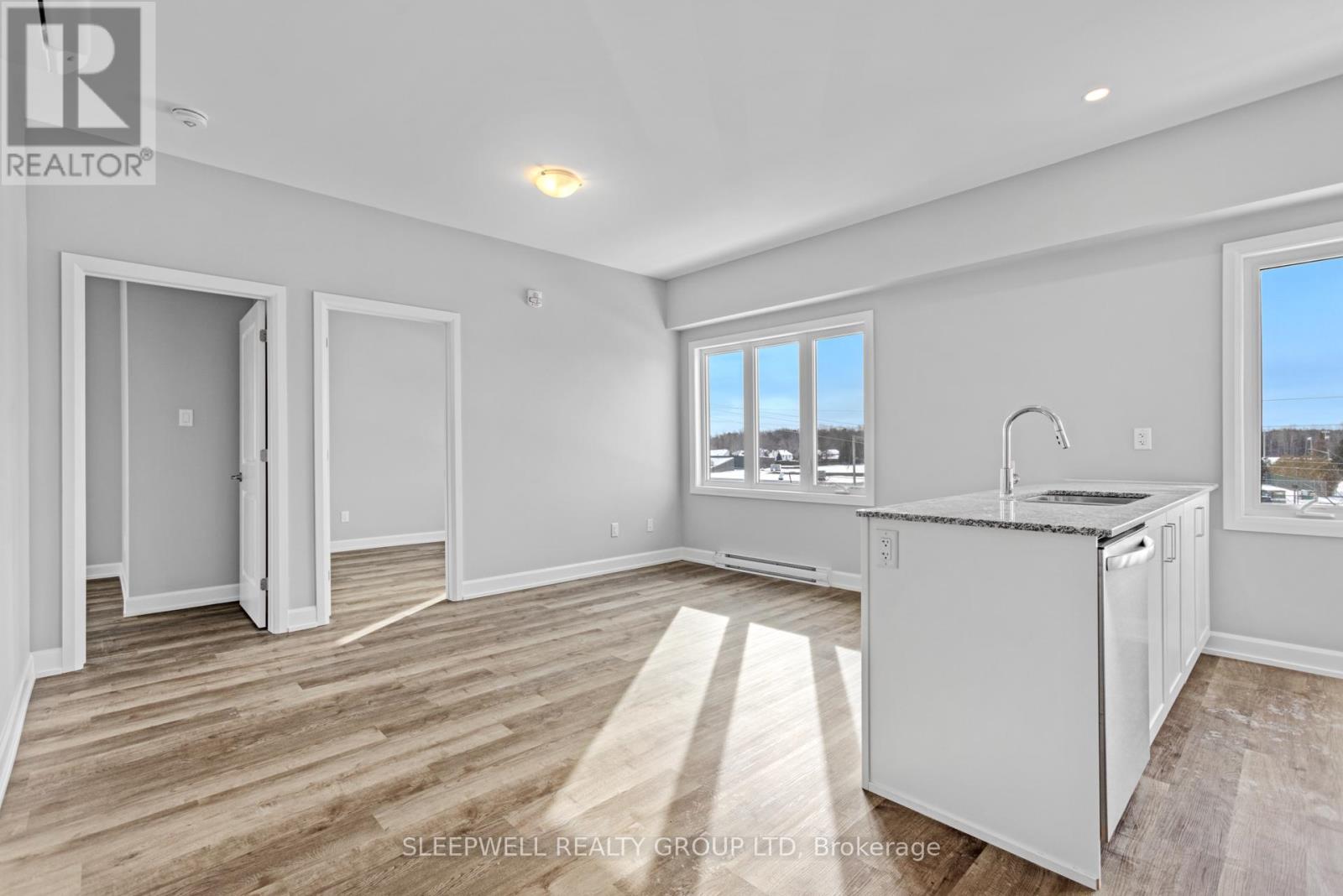 305 - 979 North Russell Road, Russell, Ontario  K4R 0L9 - Photo 4 - X12940562