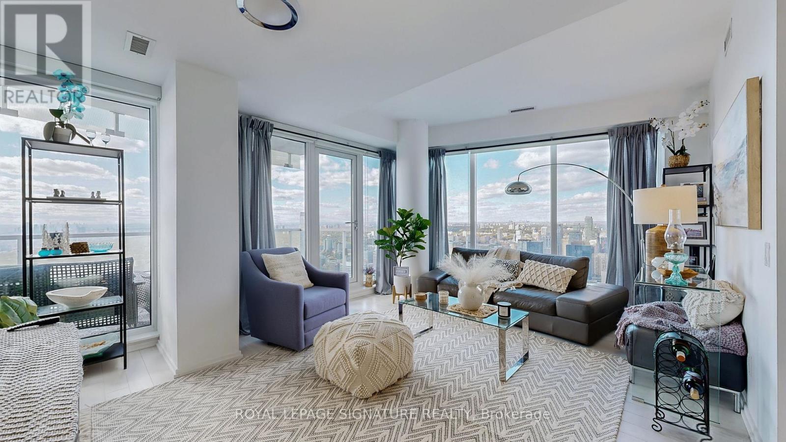 5811 - 197 YONGE STREET, Toronto, Ontario