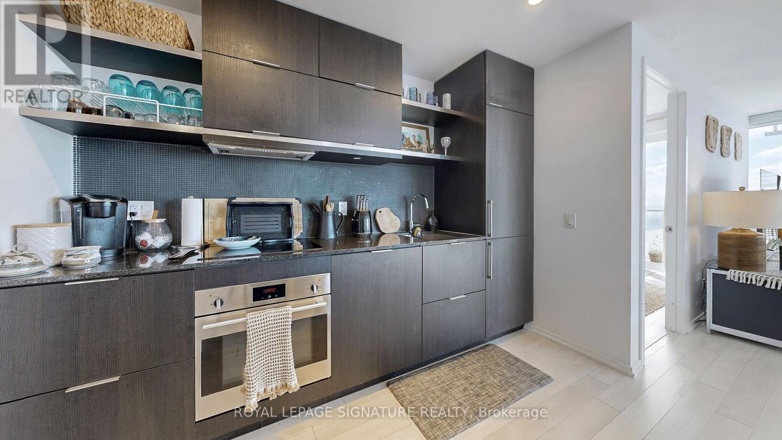 5811 - 197 Yonge Street, Toronto, Ontario  M5B 0C1 - Photo 10 - C12940484