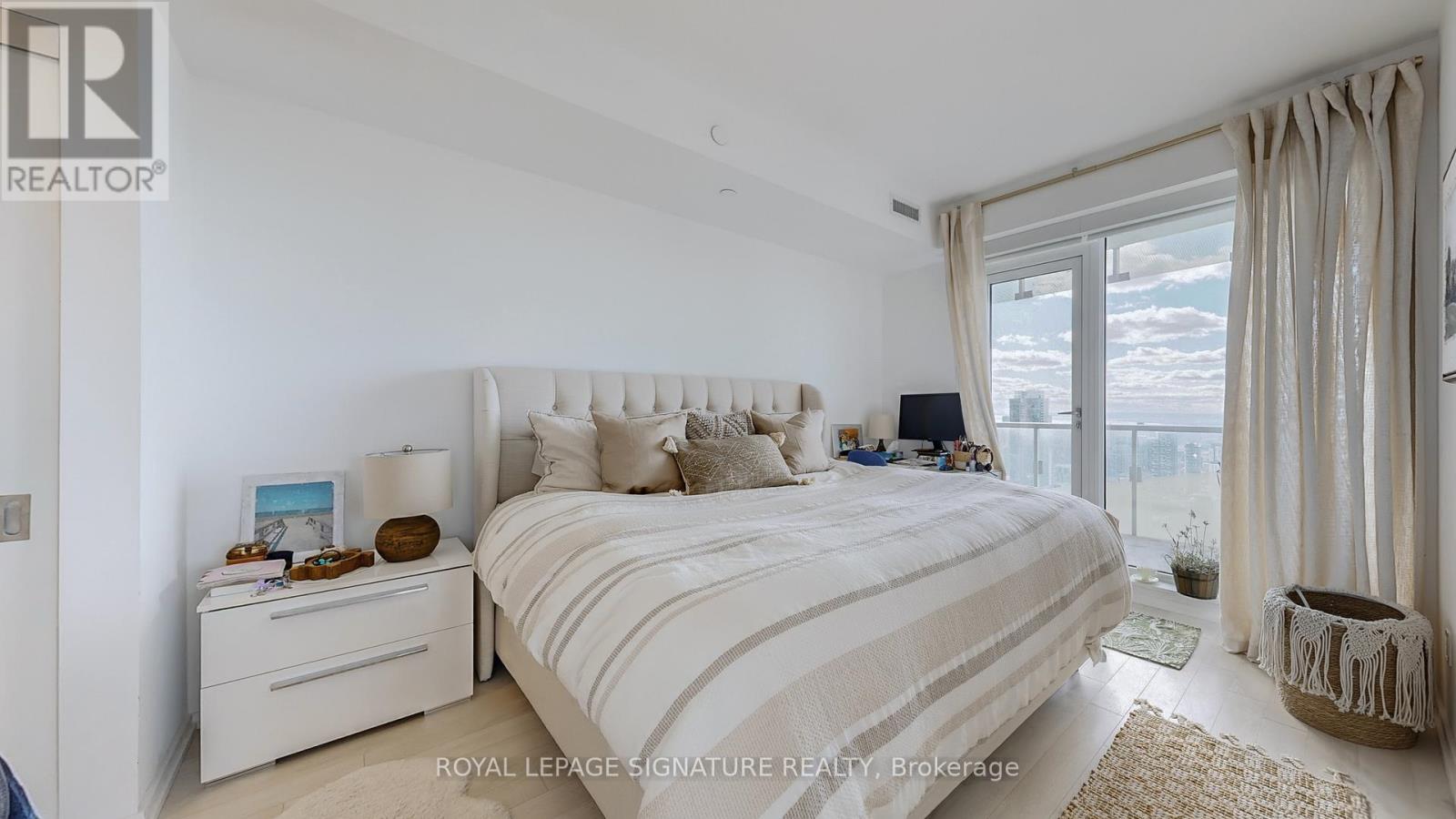 5811 - 197 Yonge Street, Toronto, Ontario  M5B 0C1 - Photo 11 - C12940484