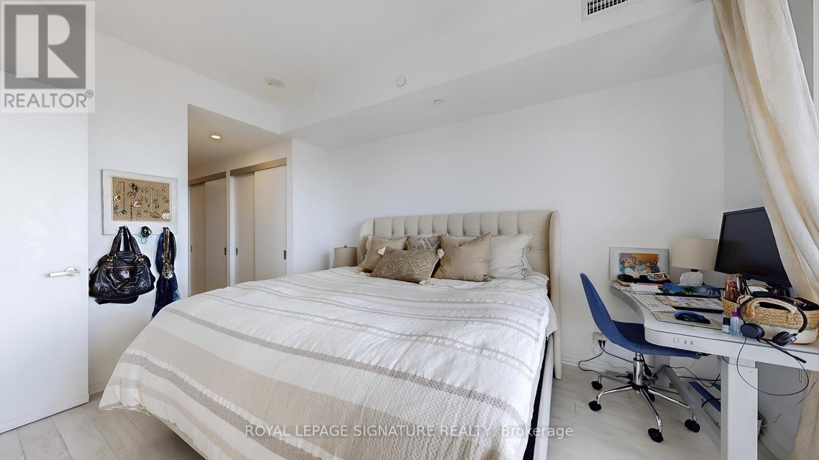 5811 - 197 Yonge Street, Toronto, Ontario  M5B 0C1 - Photo 12 - C12940484