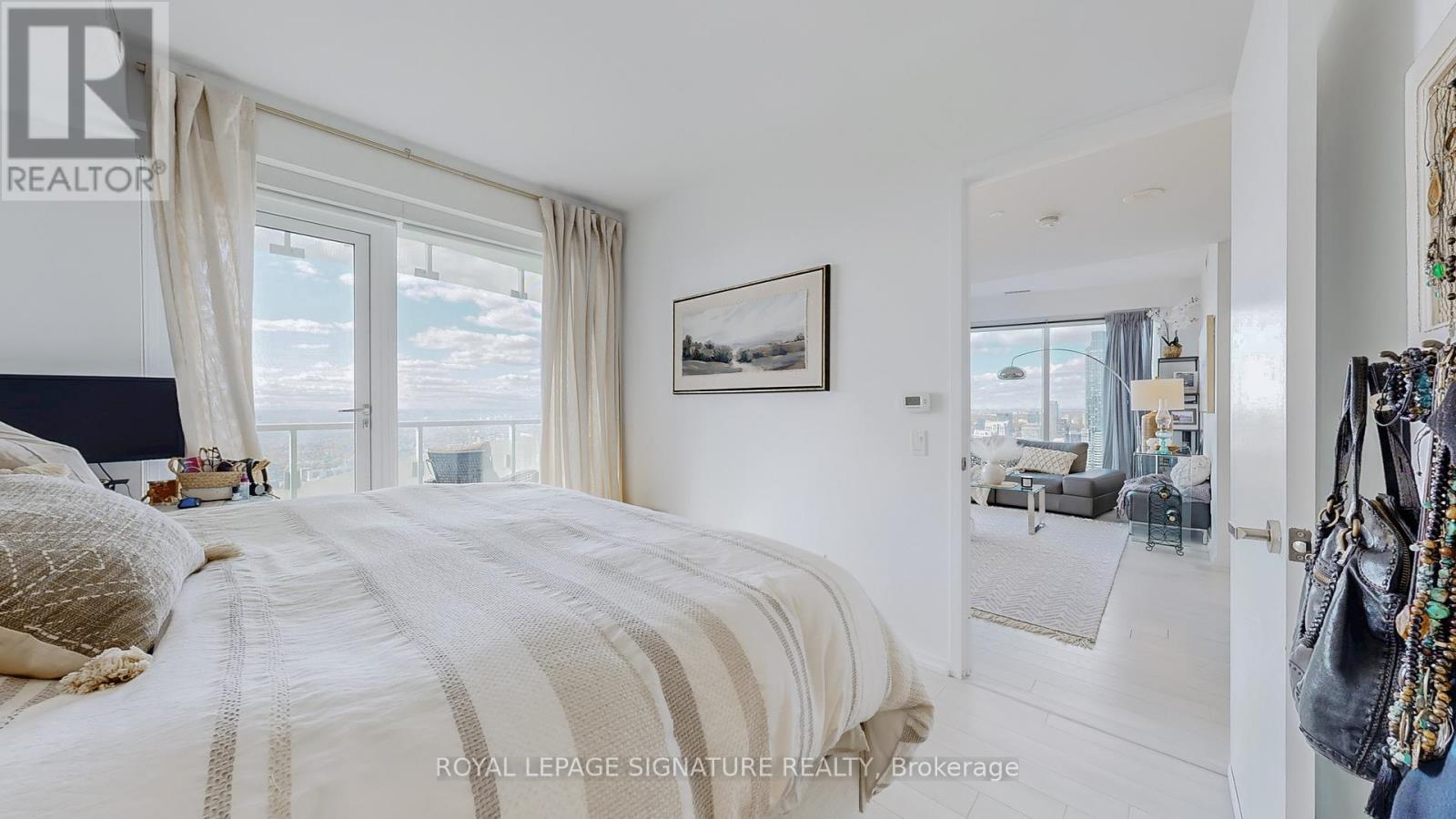 5811 - 197 Yonge Street, Toronto, Ontario  M5B 0C1 - Photo 13 - C12940484