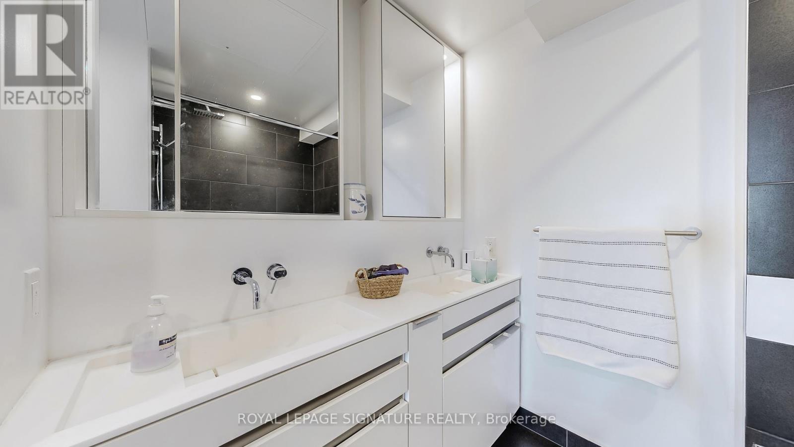 5811 - 197 Yonge Street, Toronto, Ontario  M5B 0C1 - Photo 14 - C12940484