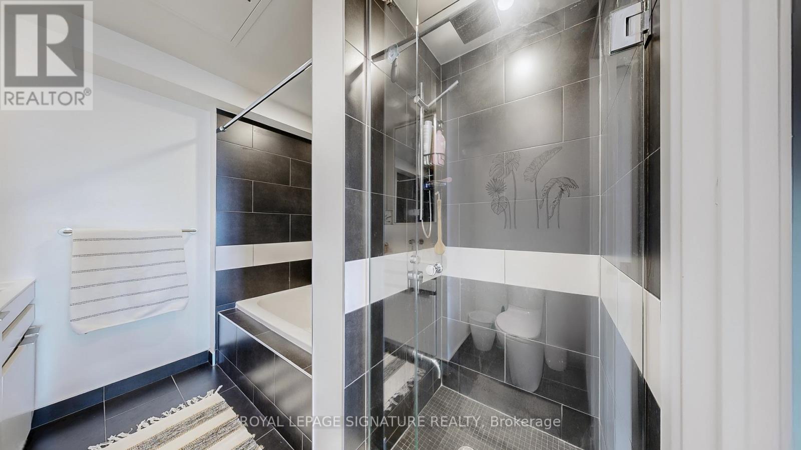 5811 - 197 Yonge Street, Toronto, Ontario  M5B 0C1 - Photo 15 - C12940484