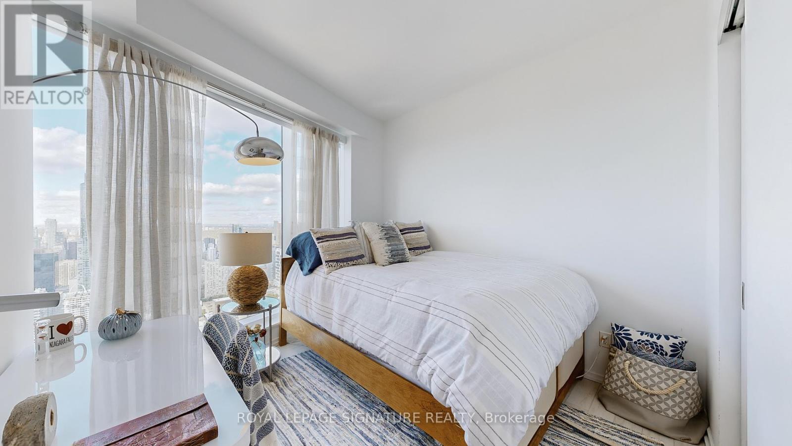 5811 - 197 Yonge Street, Toronto, Ontario  M5B 0C1 - Photo 16 - C12940484